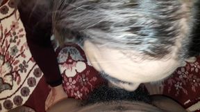 vecino le miente a su esposa que saldra tarde de trabajar para cogerme por mi ano