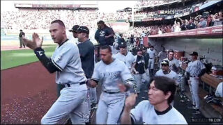 Homens musculosos chupando pau antes de uma penetração anal intensa.