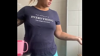 Você_ cairia de boca nessa xota grande, ou tem nojinho de bucetã_o