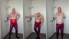 strumpfhose und inkontinenzhose in der dusche