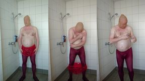 strumpfhose und inkontinenzhose in der dusche