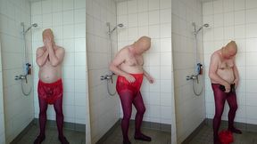 strumpfhose und inkontinenzhose in der dusche