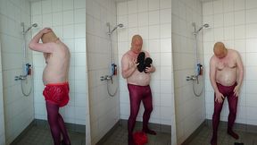strumpfhose und inkontinenzhose in der dusche