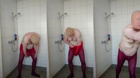 strumpfhose und inkontinenzhose in der dusche