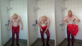 strumpfhose und inkontinenzhose in der dusche