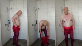 strumpfhose und inkontinenzhose in der dusche