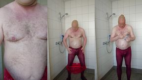 strumpfhose und inkontinenzhose in der dusche