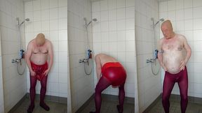 strumpfhose und inkontinenzhose in der dusche