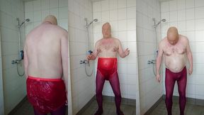 strumpfhose und inkontinenzhose in der dusche