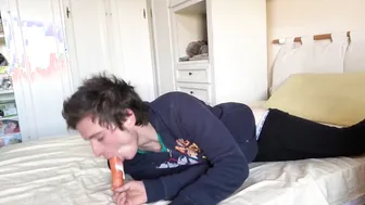 Twink has fun with carrot anal toy
