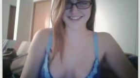Chubby UK brunette hottie flashed her beautiful tits for a sec
