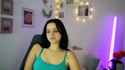 Curvy big natural tits brunette teen babe webcam show