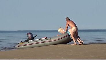 Boatman fucked a hot tourist