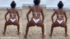 Novinha Was Almost Caught in the Act Having Sex on the Beach