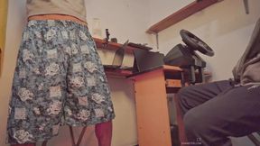 My friend like watching me playing and cum than game