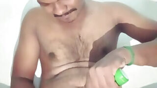 Compilație: film de casă cu o tânără curvă indiană albă gay care își fute propriul fund