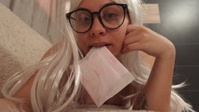 my stepsister shows me what kind of pad she usually uses, she unpacks and shows me the max pad, then shows me how to use it and masturbates with it