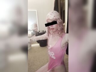 Femboy sissy shakes ass for wang