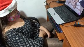 anal sex ass fuck esposa puta, ama de casa se calienta mirando porno sucio y entrega el culo al amigo de su marido en navidad