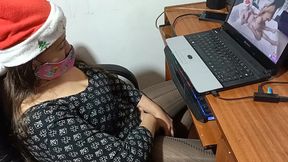 anal sex ass fuck esposa puta, ama de casa se calienta mirando porno sucio y entrega el culo al amigo de su marido en navidad