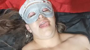 anal sex ass fuck esposa puta, ama de casa se calienta mirando porno sucio y entrega el culo al amigo de su marido en navidad