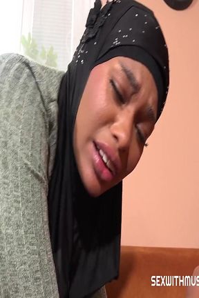 A Sexy Round Ass Was Waiting for a Horny Guy