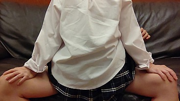 素人 コスプレ パンスト女子高生とソファで騎乗位、我慢できずにそのまま中出し フェラ クンニ