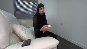 Hijabi Slut Drinks And Sucks White Cock During Ramadan
