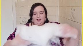 SSBBW BATH TIME FUN IN BIKINI