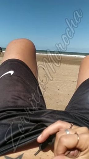 We went again to the public beach Argentina and it came out golden rain and straw people passing by