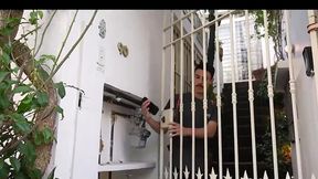 putinha leva rolada grossa no cu ao ser assaltada.