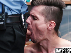 Male suspect barebacked until a blasting ending by officer