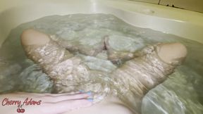 Fingering My Pussy and Exhibiting My Feet at the Bathtub