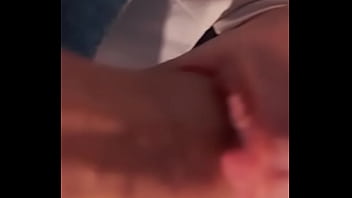 EL NOVIO HETERO DE LA DESPEDIDA DE SOLTEROS ME FOLLA A ESCONDIDAS DE LA FIESTA