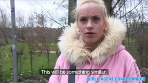 PublicSex Blondine in einem Auto gefickt