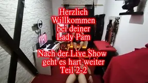 Live Show slavin aanbidt voeten in BDSM fetisj sessie