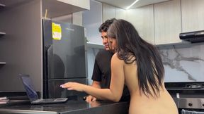 I teach my young stepsister how to play with my computer