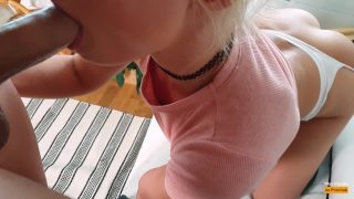 Fit tonåring blir djup anal knullning av din POV