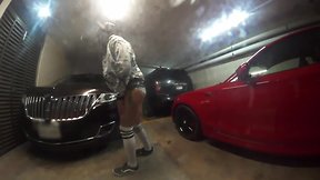 Riesgo en publico, putita trans masturbándose en el estacionamiento, ejection
