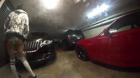 Riesgo en publico, putita trans masturbándose en el estacionamiento, ejection
