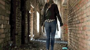 Running away from danger in the building WMV(1280x720)FHD