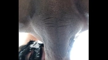Boquete passando o dedinho no cu do macho