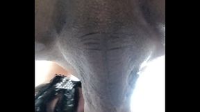 Boquete passando o dedinho no cu do macho