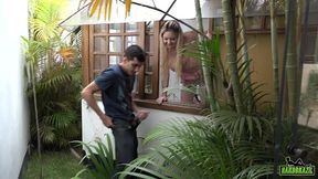 ela pula a janela para dar para o vizinho - rafaella denardin - big bambu