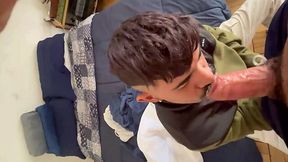 Amateur stud gets slow, deep blowjob from tongue-obsessed freak - GAY