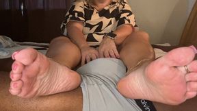 @Mysplendidfeet pink cat eye nails handjob with feet in view