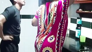 NRI Boy Ne kamwali Aunty ko kitchen mein choda Ghodi Banakar