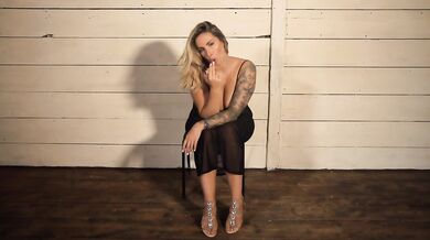 BBW PAWG Paige Turnah British pornstar fantasy blowjob demo on fingers is super hot