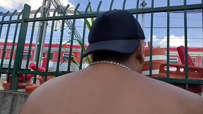 Fodendo em lugar publico com branquinho gostoso