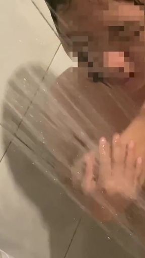 Must-share moment from &quot;Beautiful girl in the shower looks very beautiful with a beautiful body&quot;